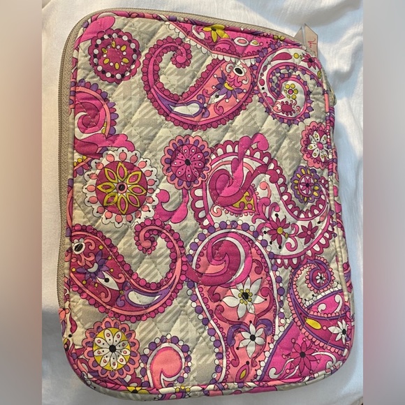 VERA BRADLEY PRE-OWNED IPAD CASE PAISLEY MEETS PLAID(RETIRED PATTERN) see photos - Picture 2 of 9